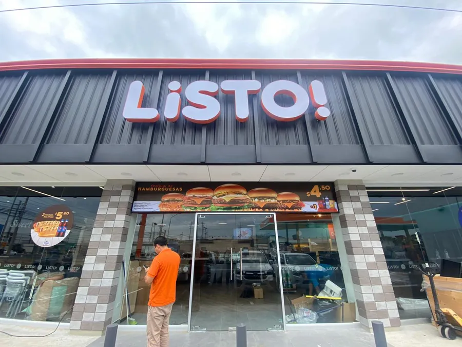 Rótulo de fachada del local Listo!